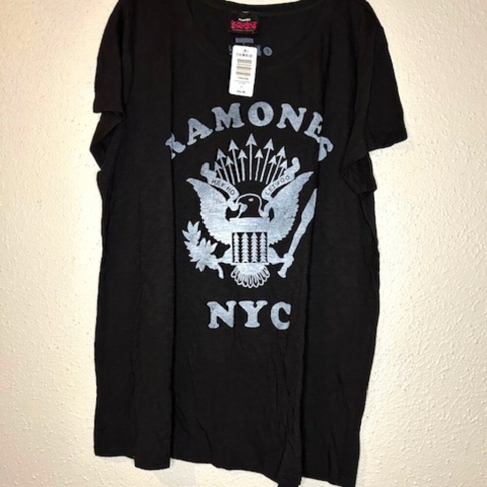 Torrid Ramones T-shirt Size 3 (22-24 US)